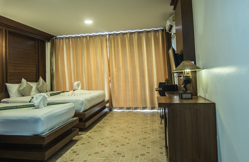 FAMILY, TRIPLE, 1 DOUBLE AND 1 SINGLE BED