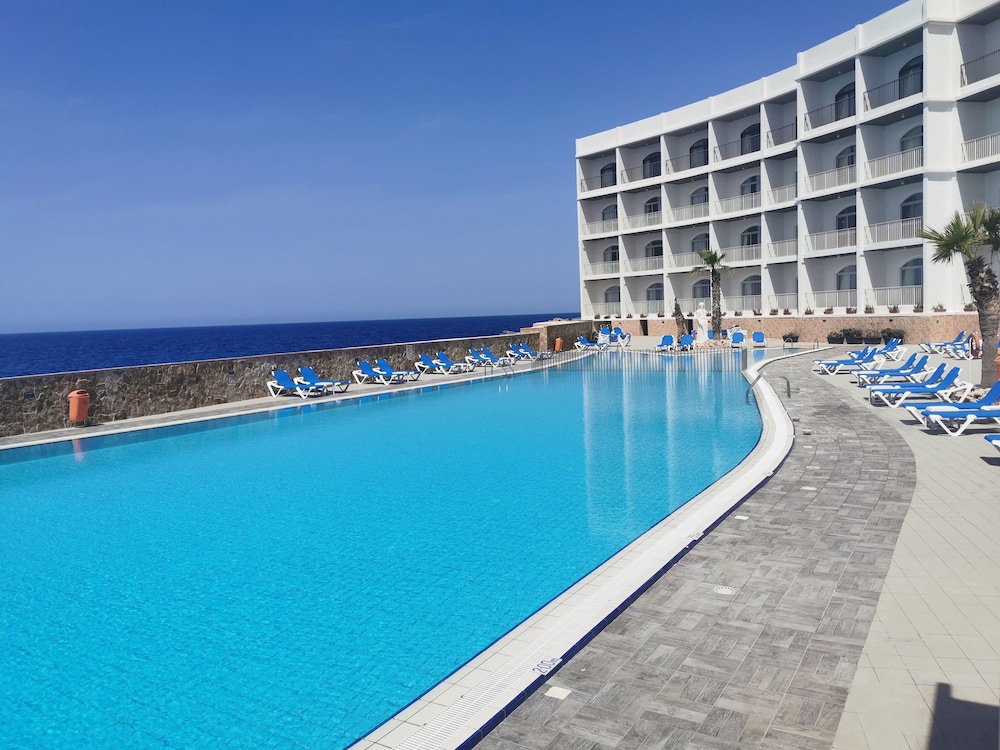 PARADISE BAY RESORT 1/80