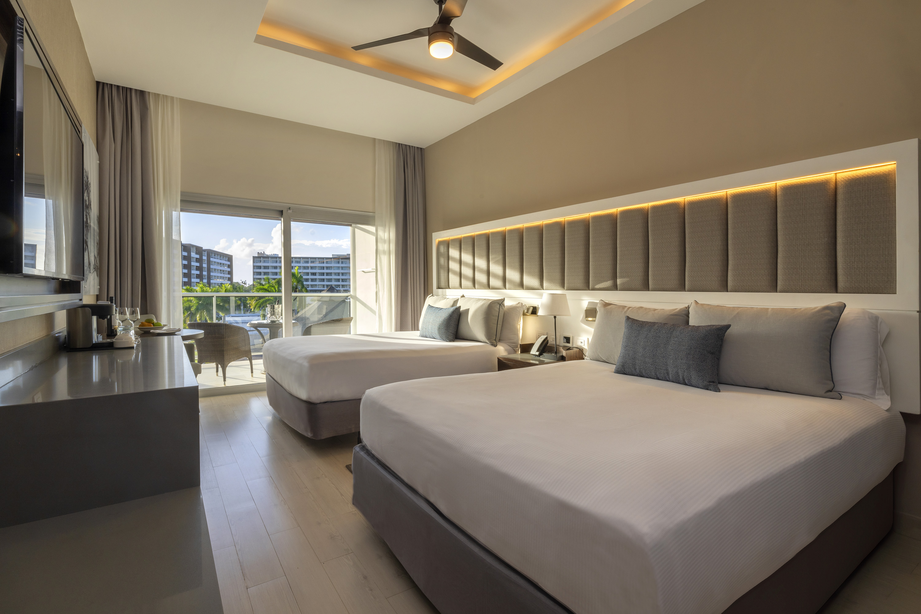 Diamond Club, Ocean, Junior Suite, Luxury, with View, Corner