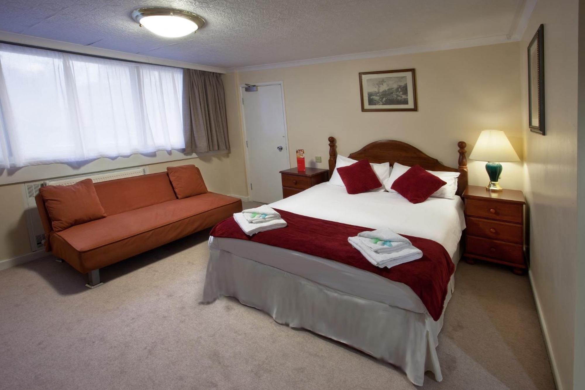 ROOM, DOUBLE BED