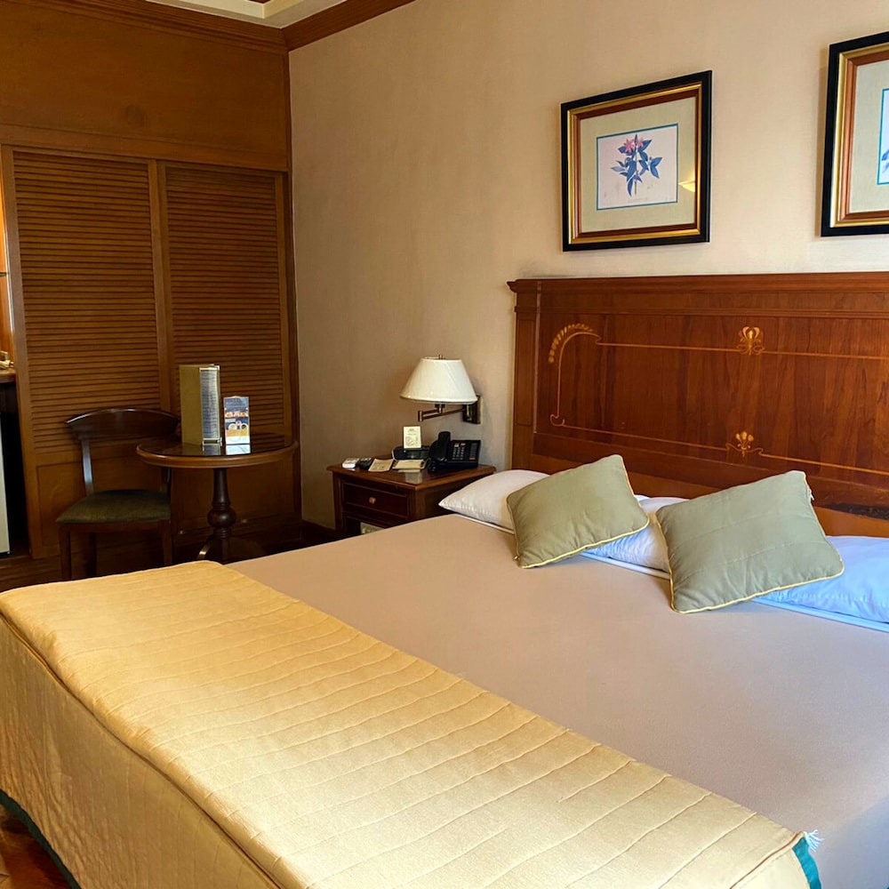 Herald Suites 12/50