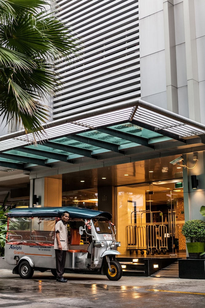 Adelphi Grande Sukhumvit 62/70