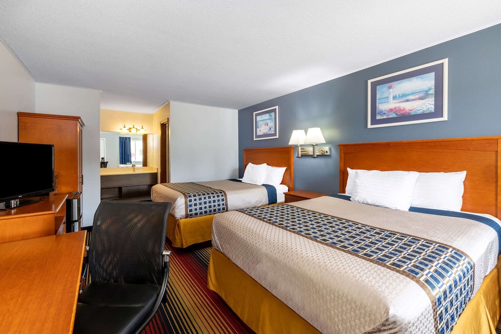 Travelodge by Wyndham Spirit Lake/Okoboji 20/53