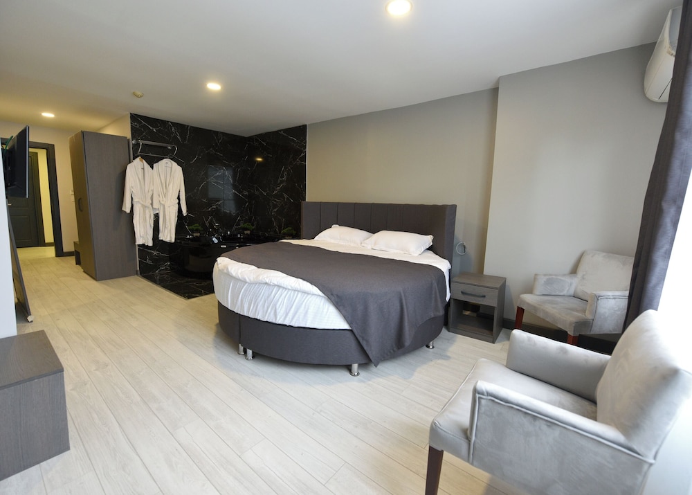 Suite, Double Bed, Jetted Tub