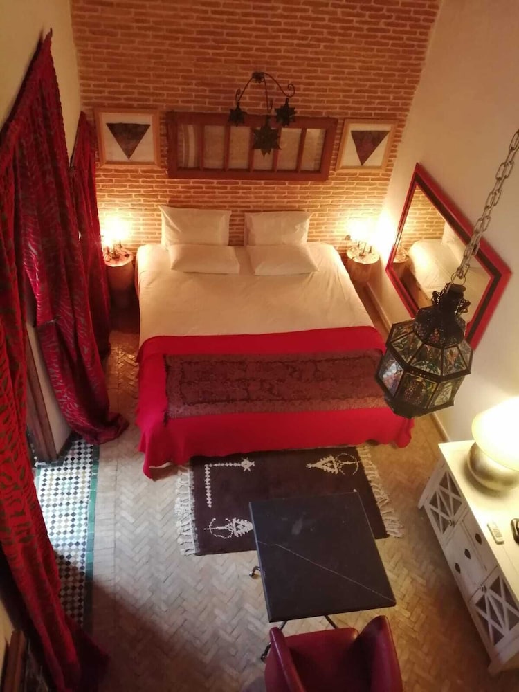 RIAD TARA 27/77