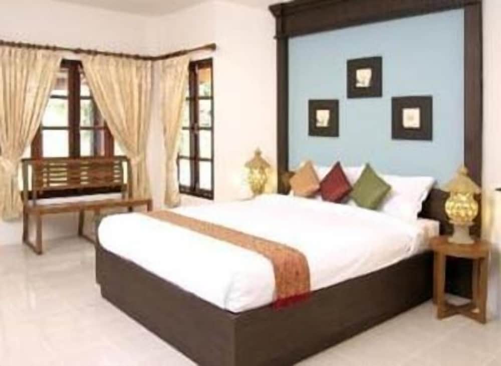 ROOM, BEACH FRONT