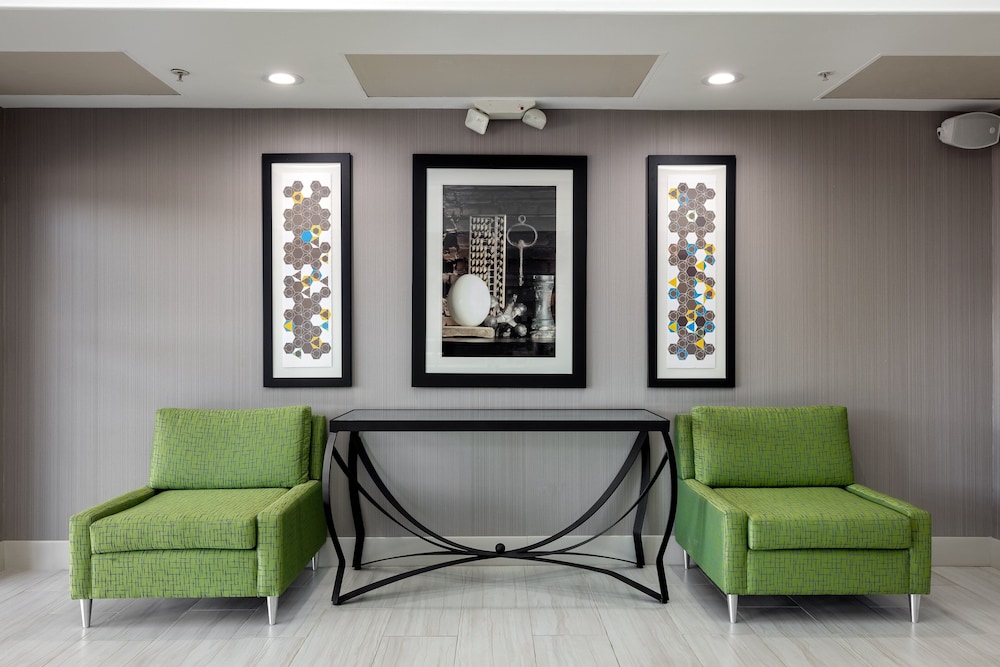 Holiday Inn Express Hotel & Suites Milton East I-10 47/73