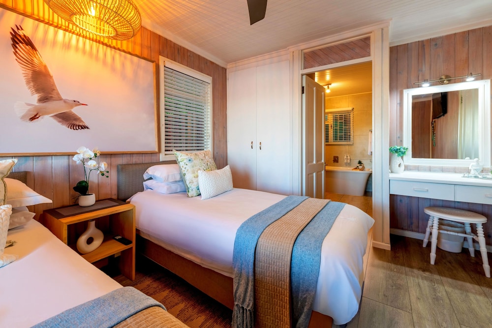 KNYSNA RIVER CLUB - KNYSNA 17/76