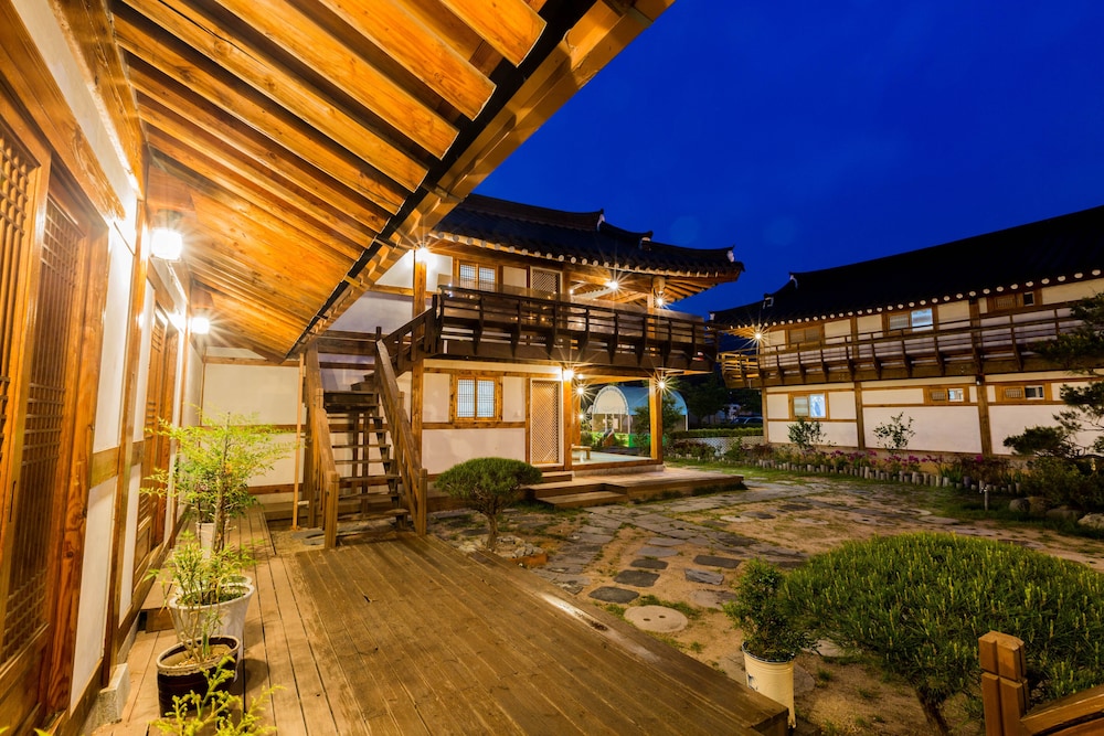 Gyeongju West Namsan Hanok Pension 42/50
