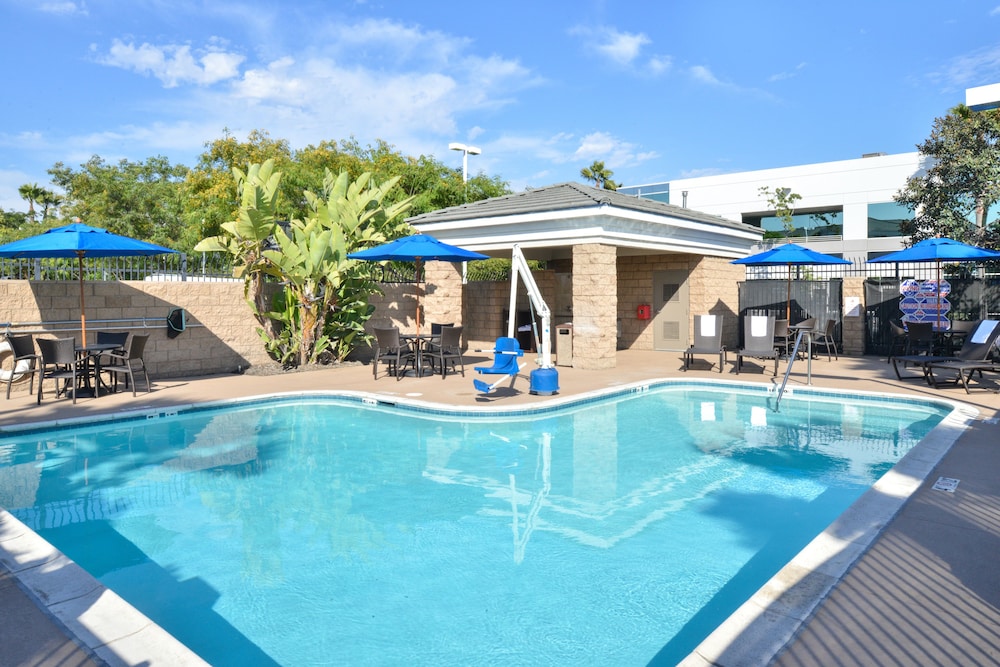 Holiday Inn Express Hotel Suites San Diego Otay 3/77