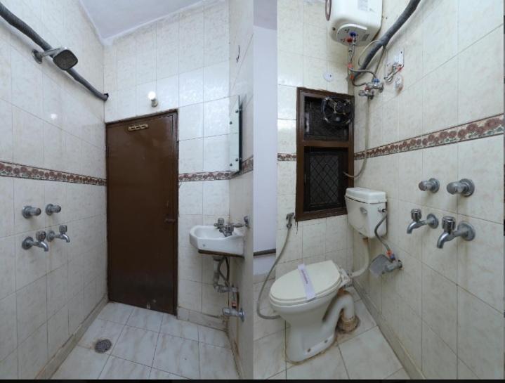 Lord Krishna Dx Inn Hotel 32/33