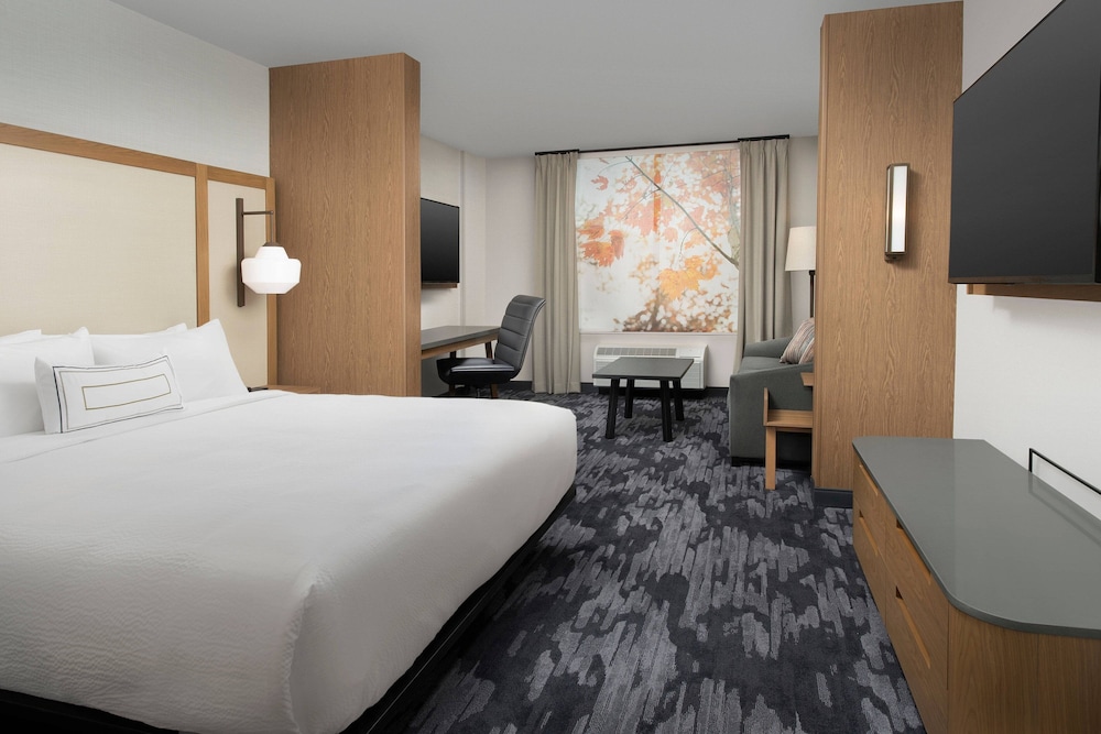 SUITE, KING BED, SOFA, ACCESSIBLE