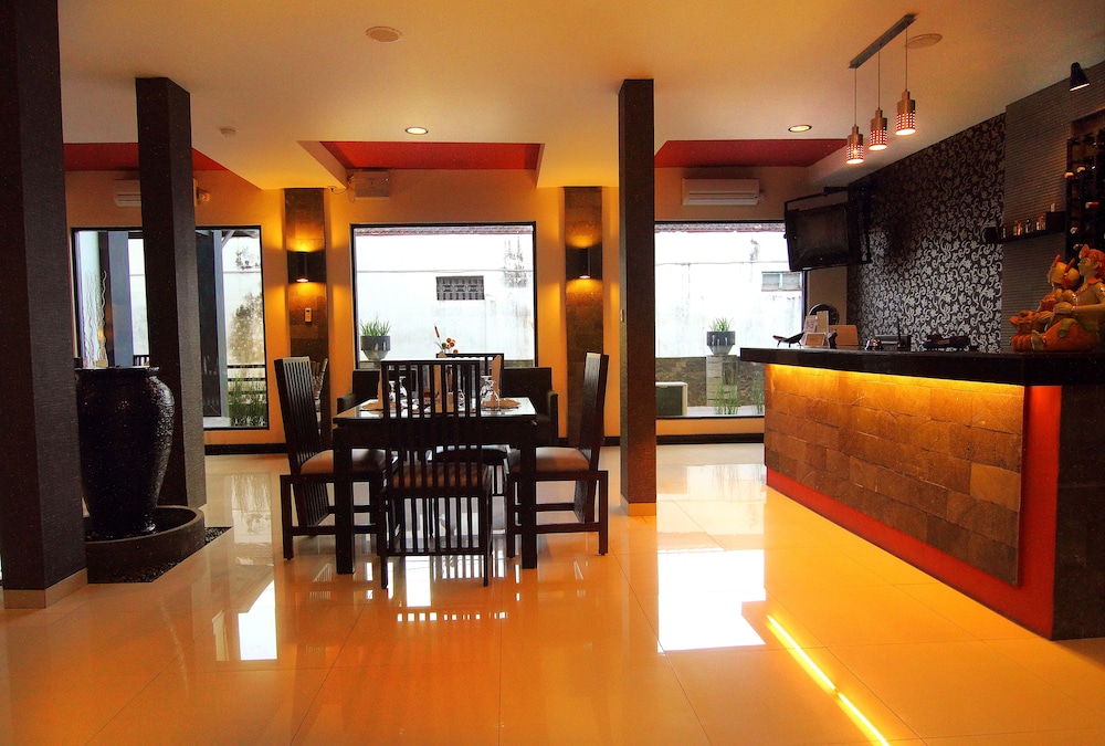 Puri Chorus Hotel 43/57