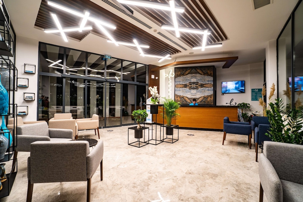 L HOTEL SARIGERME 28/48