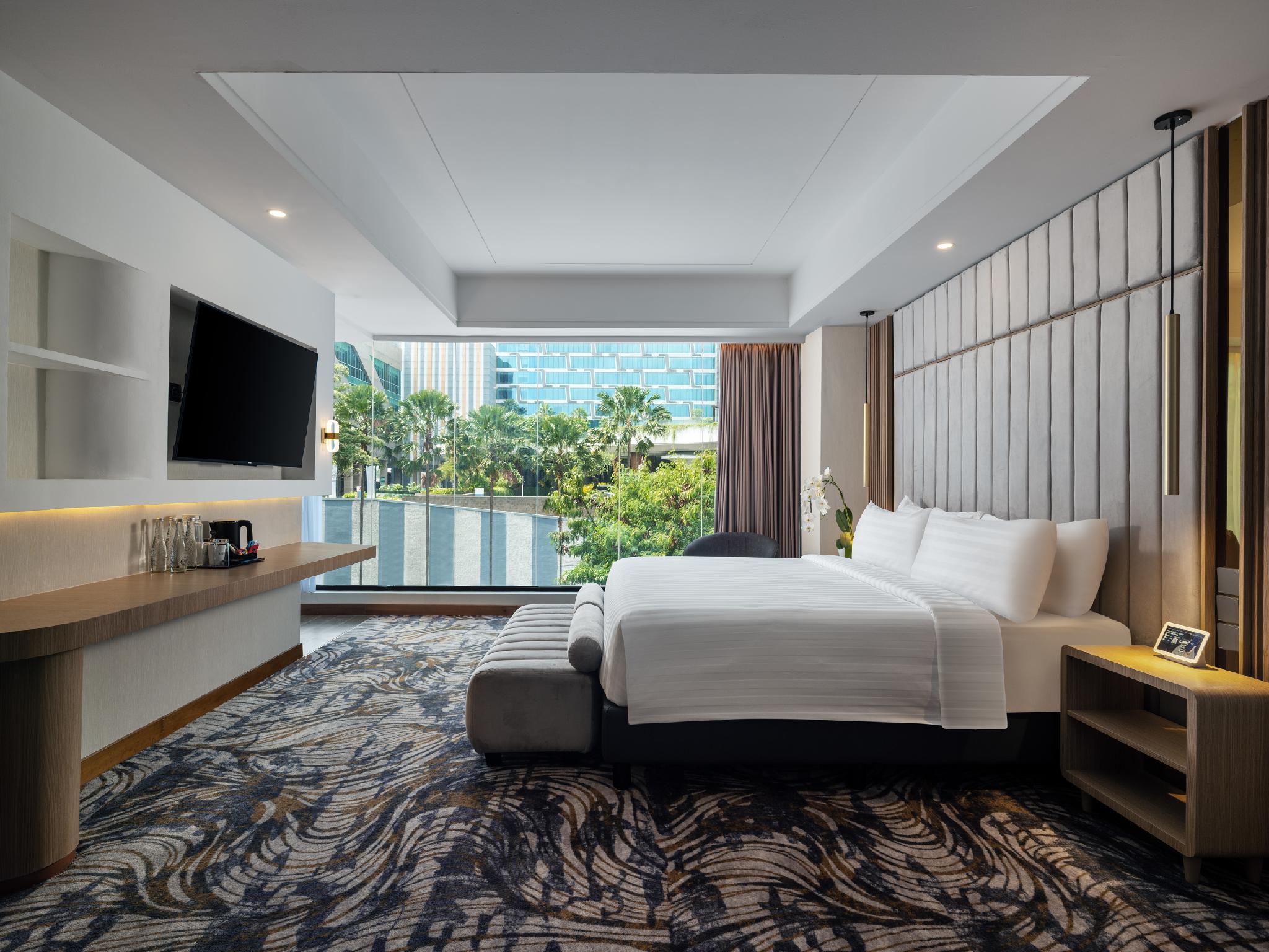 Suite, King Bed