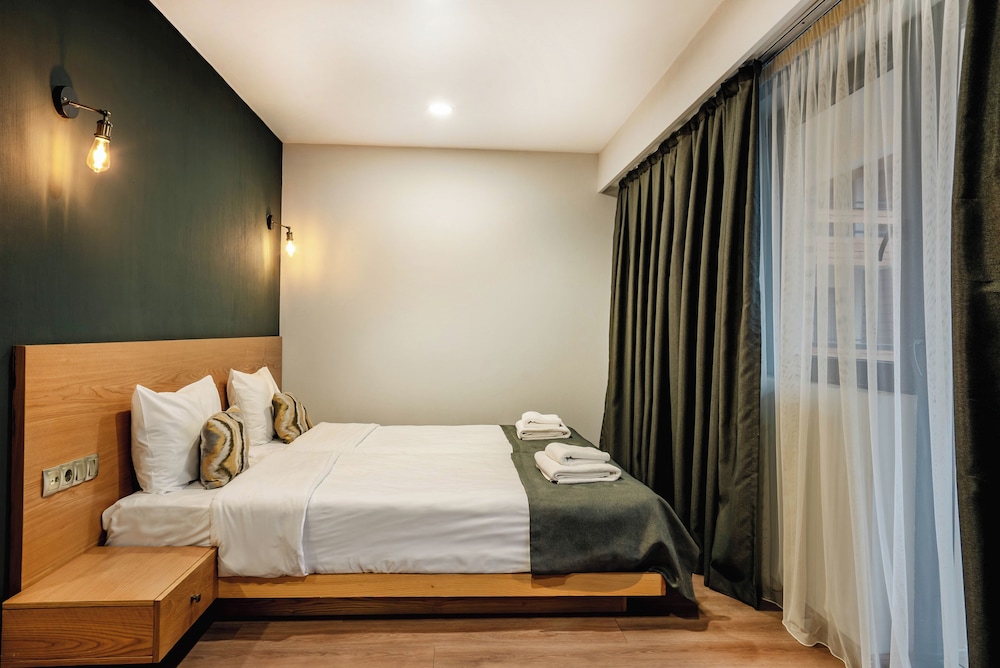 Family, King and Twin Beds, Back Side, Balcony