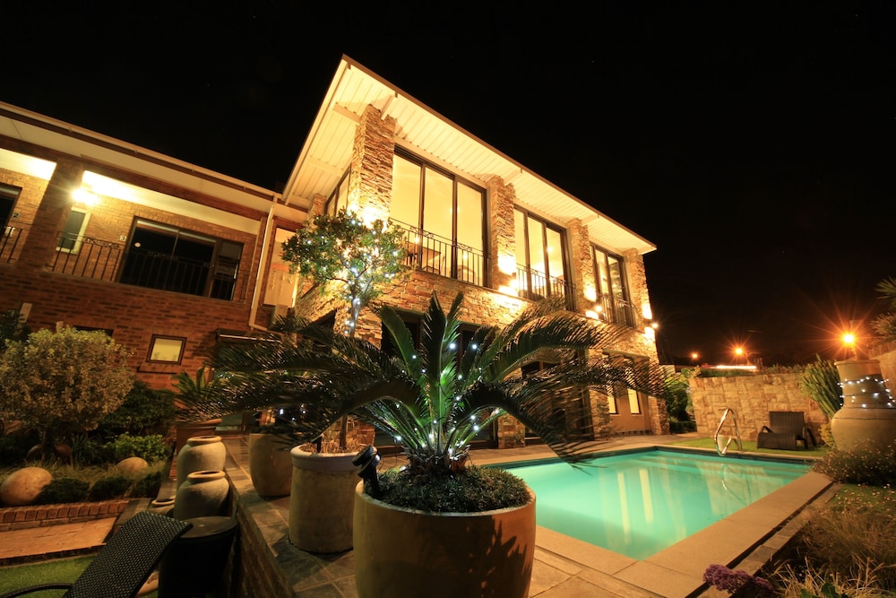Bay View Somerset West 4/50