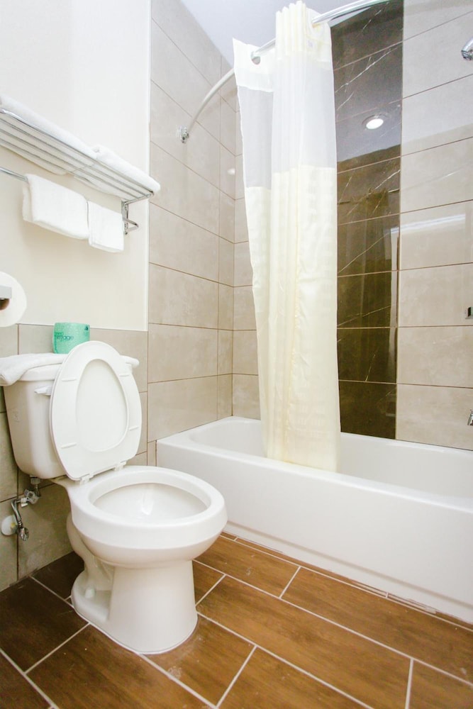 Scottish Inn & Suites 20/26