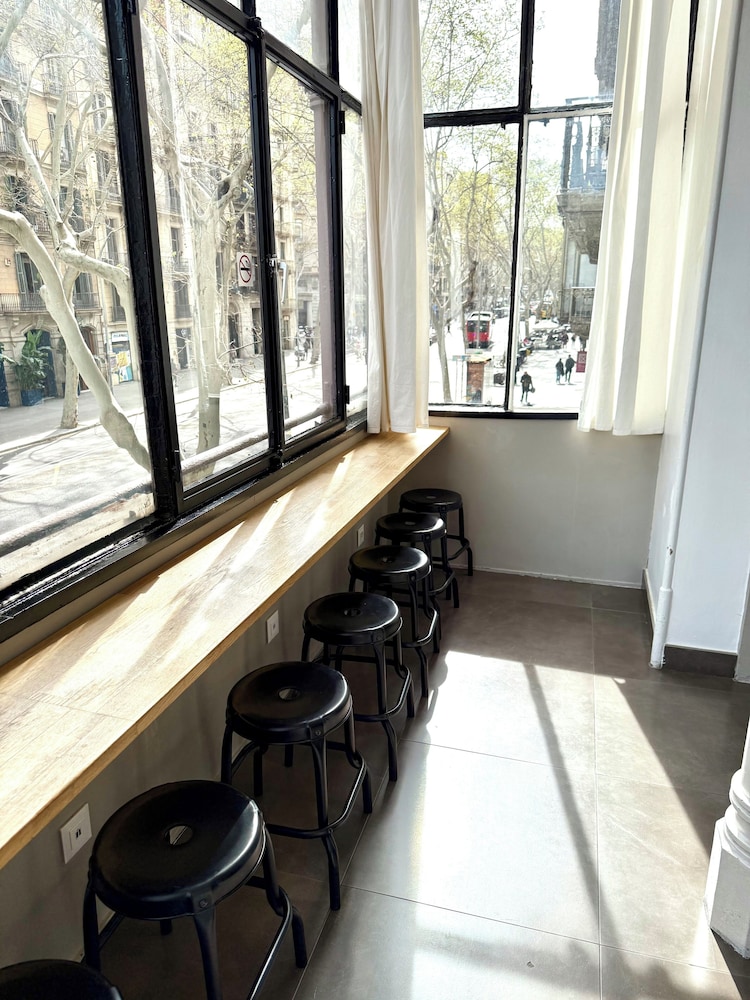 Hip Karma Hostel Shared Rooms 28/50