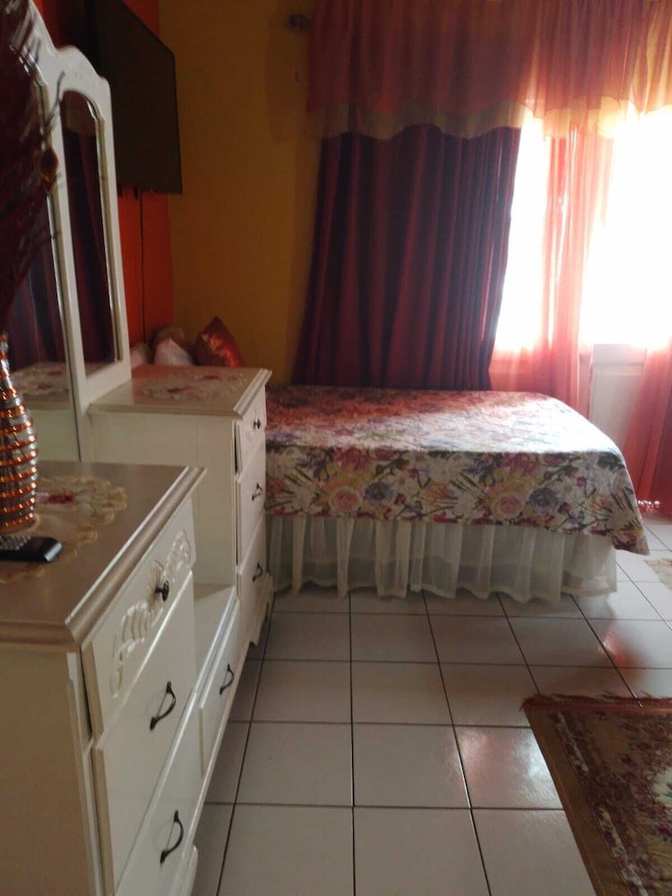 Pinkhibiscus Guest House 33/50