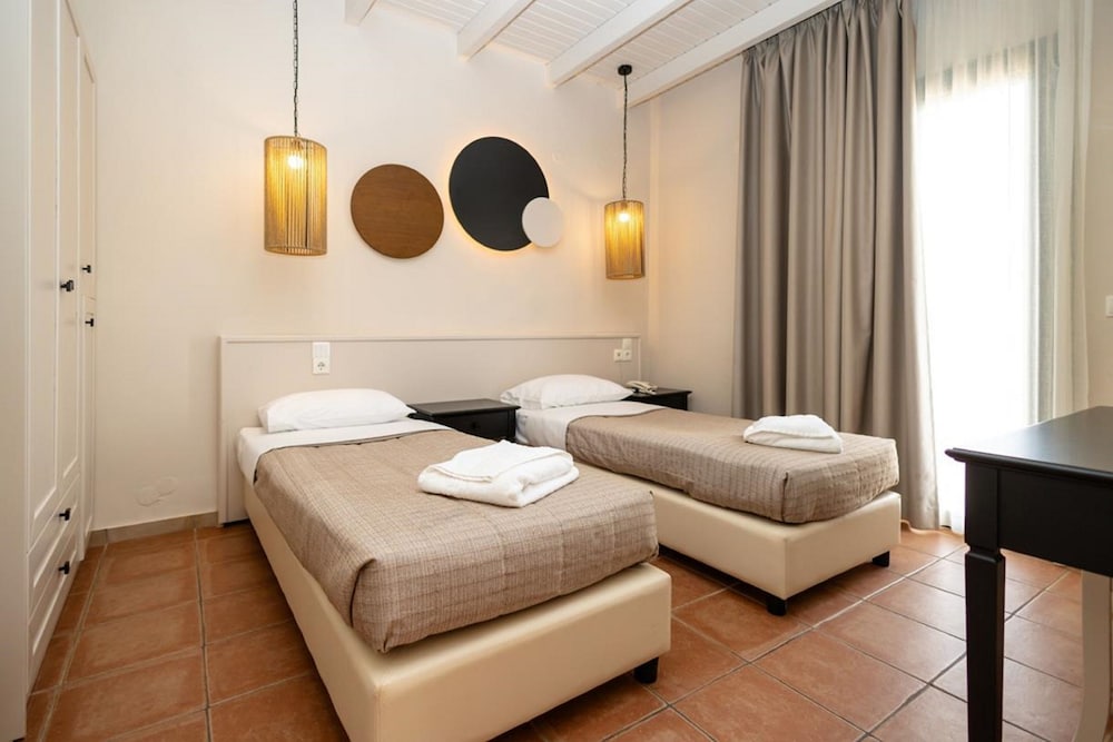 Villa, 2 Queen and Twin Beds, Pool Side, Sofa, Private Pool