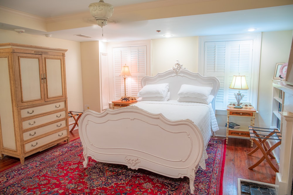 PREMIUM, QUEEN BED