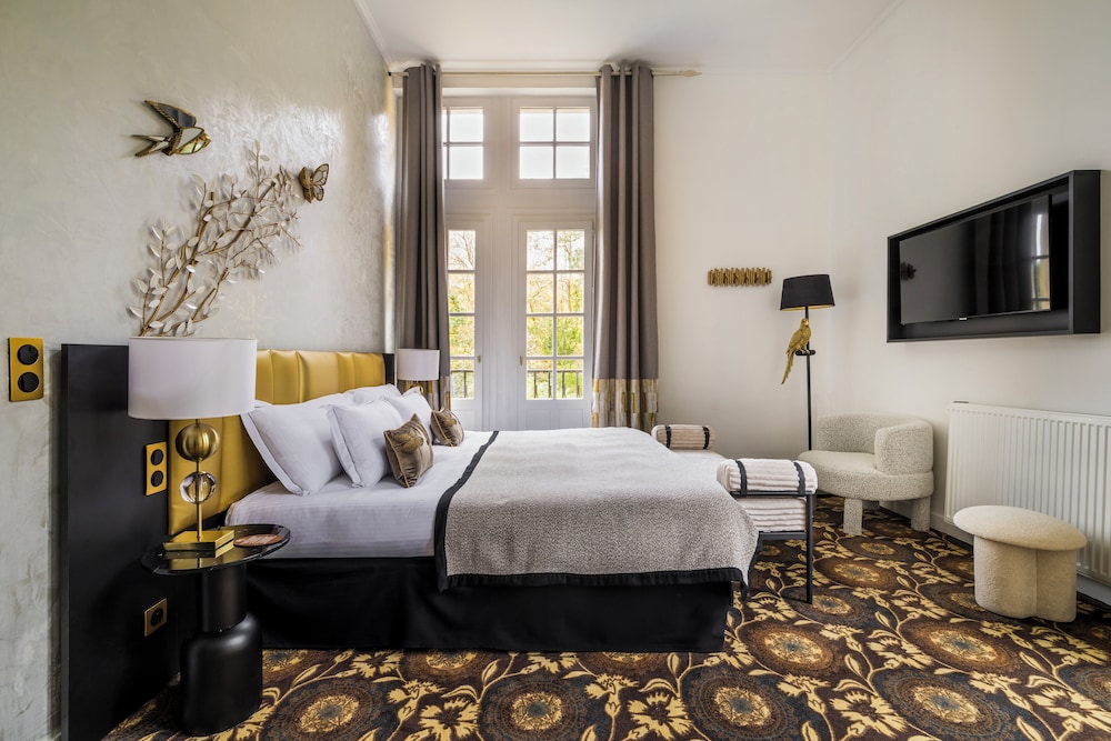 غرفة سوبيريور بسرير كينج وسرير فردي، Chateau Jeanne & the Forest - Chateau de Montvillargenne 2/5
