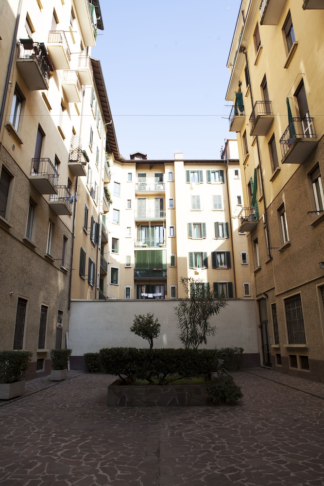 Alessia's Flat - Mac Mahon 22/26