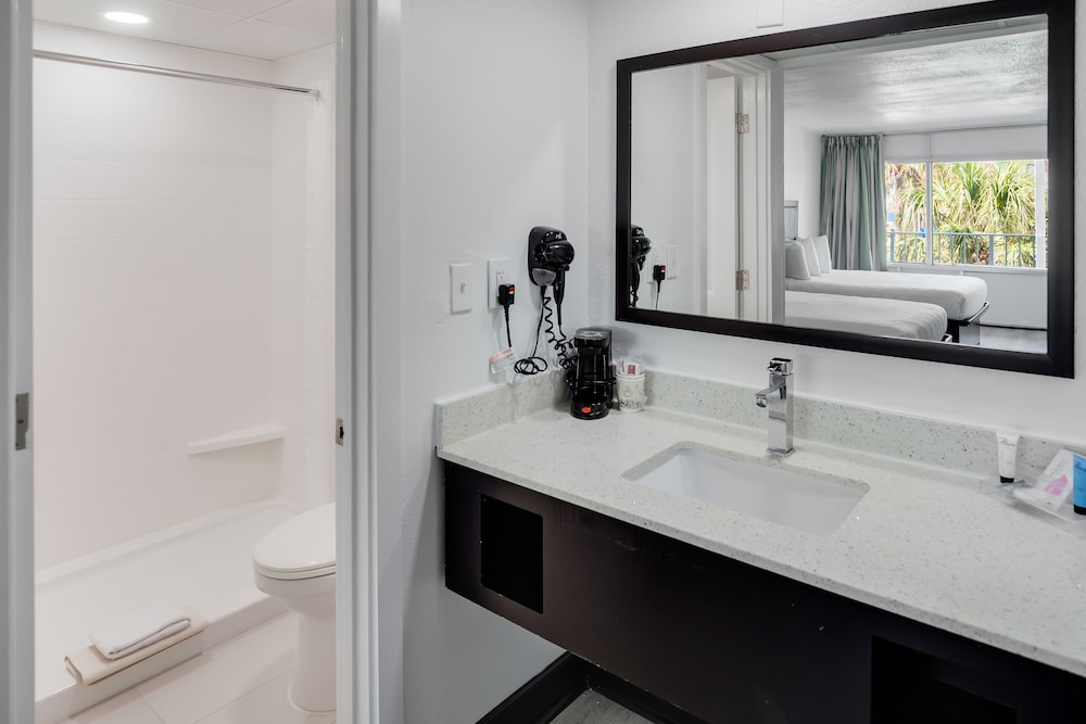 Blu Atlantic Oceanfront Hotel Suites 58/59