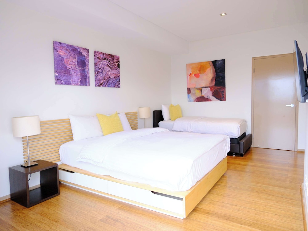Gallery Suites 7/48