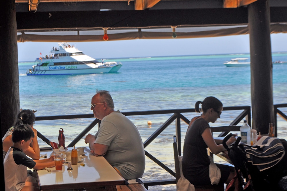 Ratu Kini Backpackers & Dive Resort 59/67