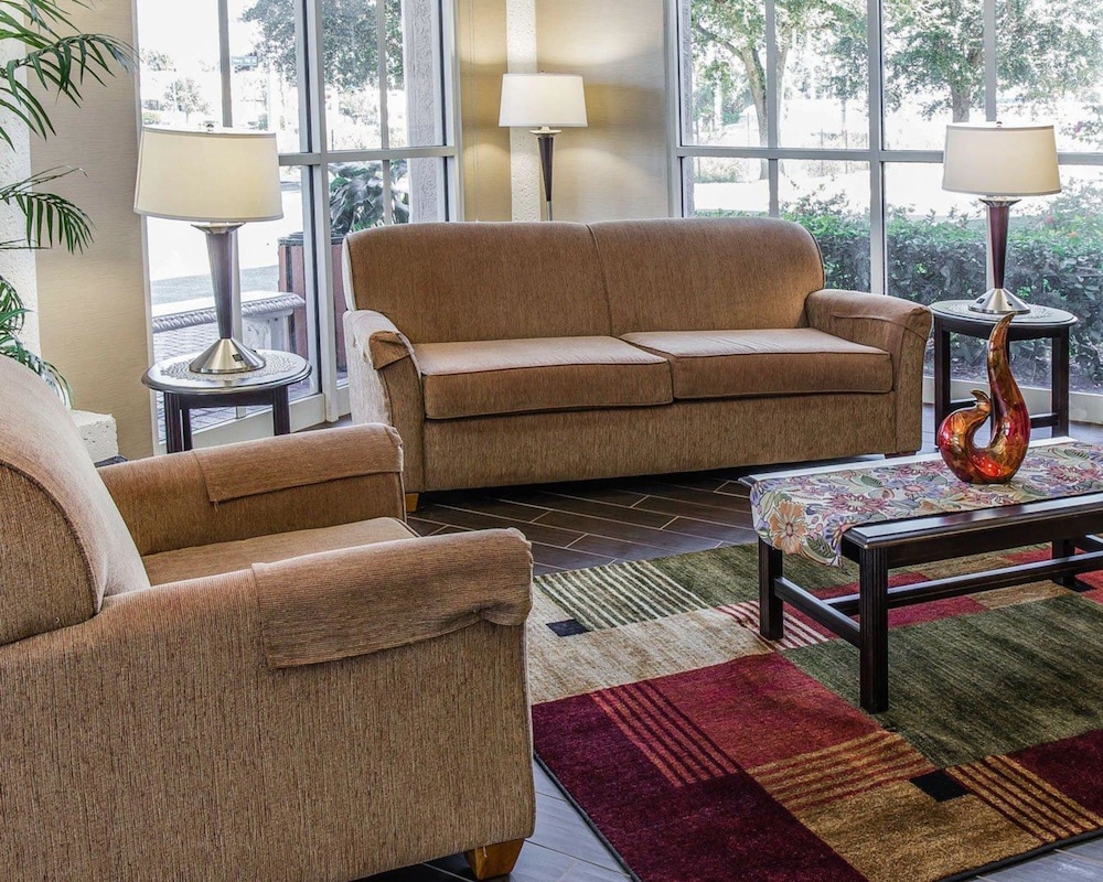 Comfort Inn & Suites Lakeland North I-4 23/40