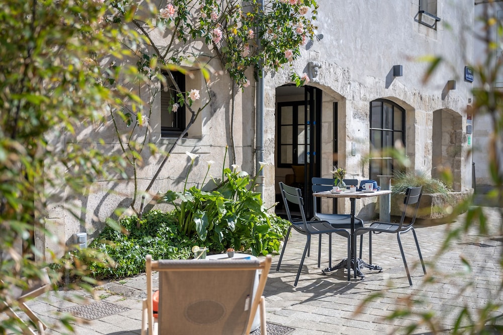 SAINT NICOLAS HOTEL 80/80