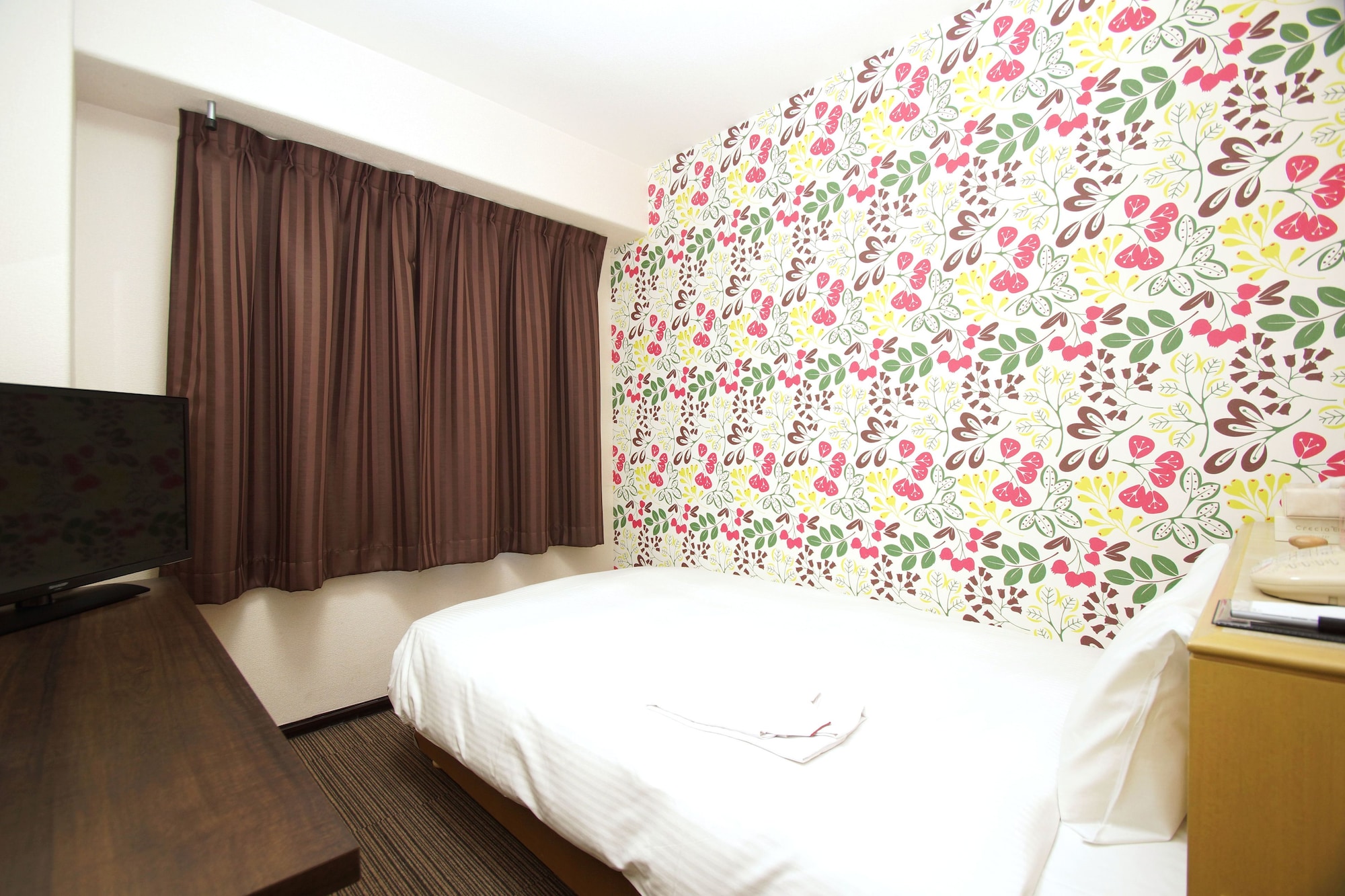 ROOM, SINGLE, SMOKING