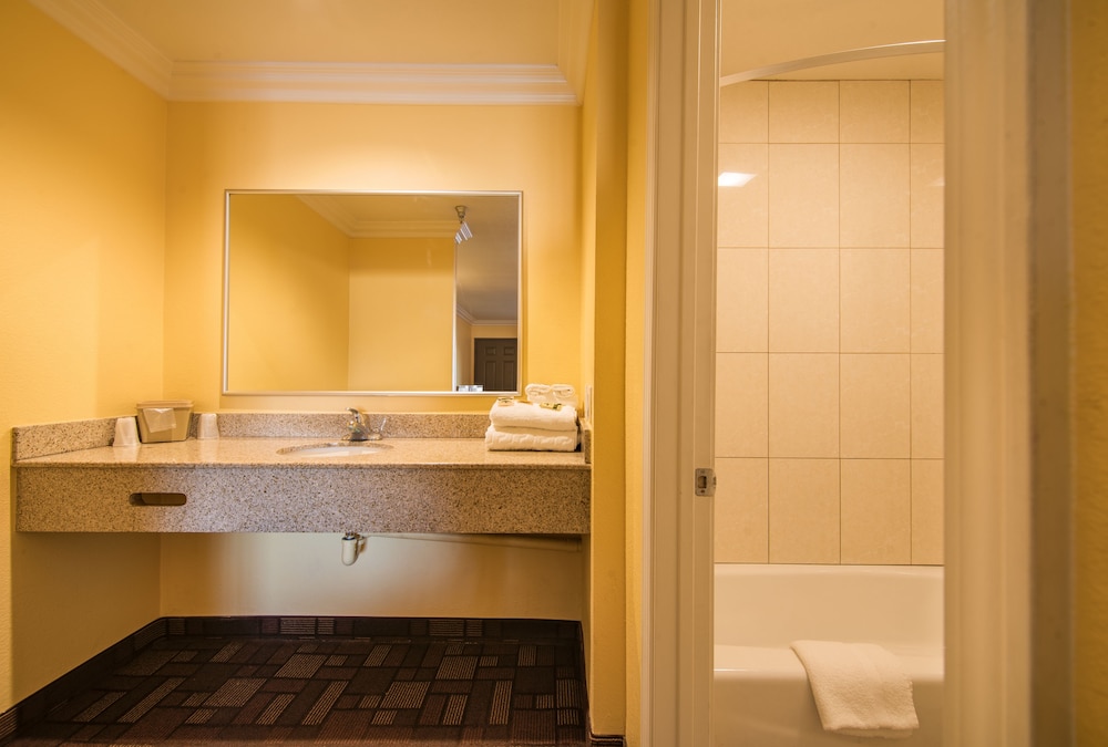 Industry Inn Amp Suites 58/60