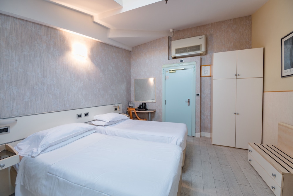 Albergo Centrale Bologna 28/79
