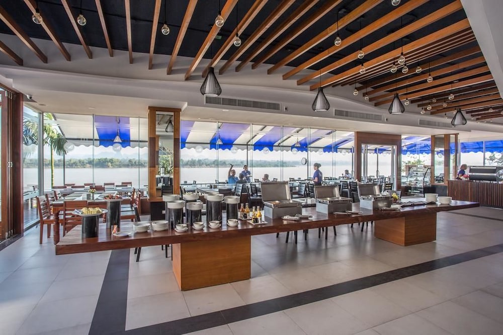 Blu Hotel Nakhon Phanom 28/35