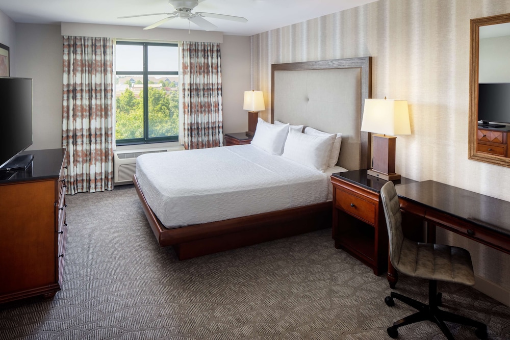 Suite, 1 King and 2 Queen Beds