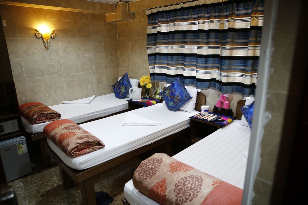 Legend Guest House 24/34