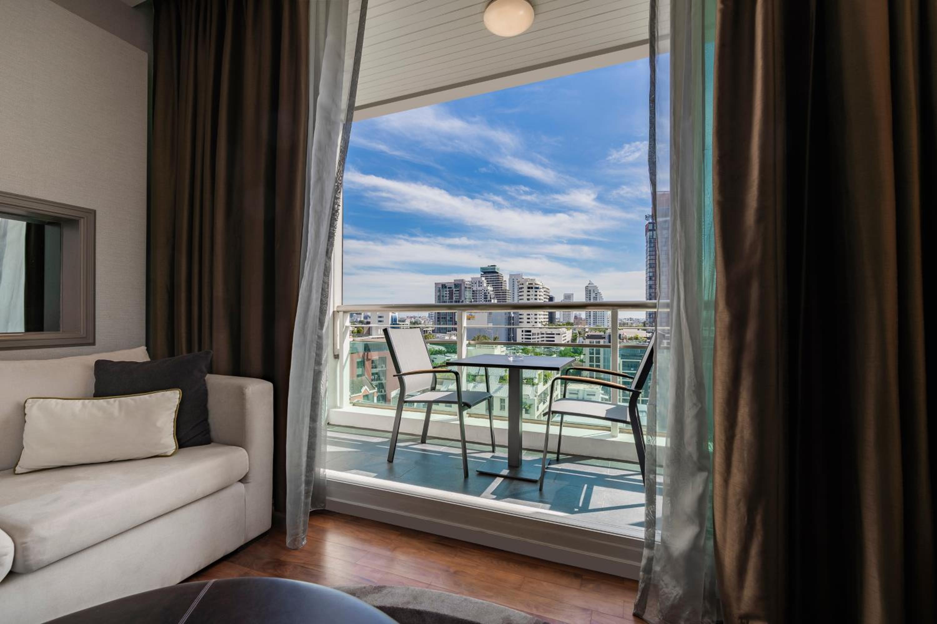 جناح بشرفة، MUU Bangkok Hotel 5/10