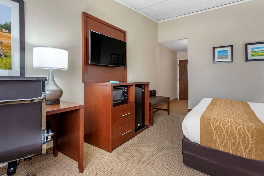 Comfort Inn Lancaster County North-PA Tpke 6/19