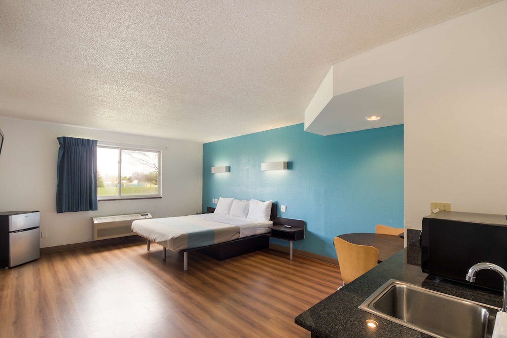 Motel6 Rothschild 17/37