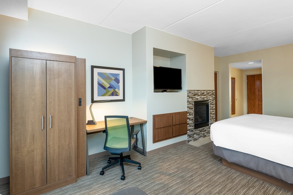 Holiday Inn Express Hotel Suites St George North 16/48