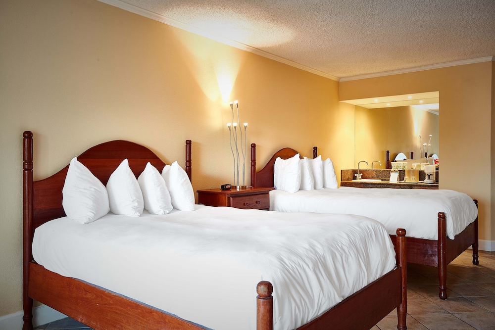 Abaco Beach Resort At Boat Harbor 20/100