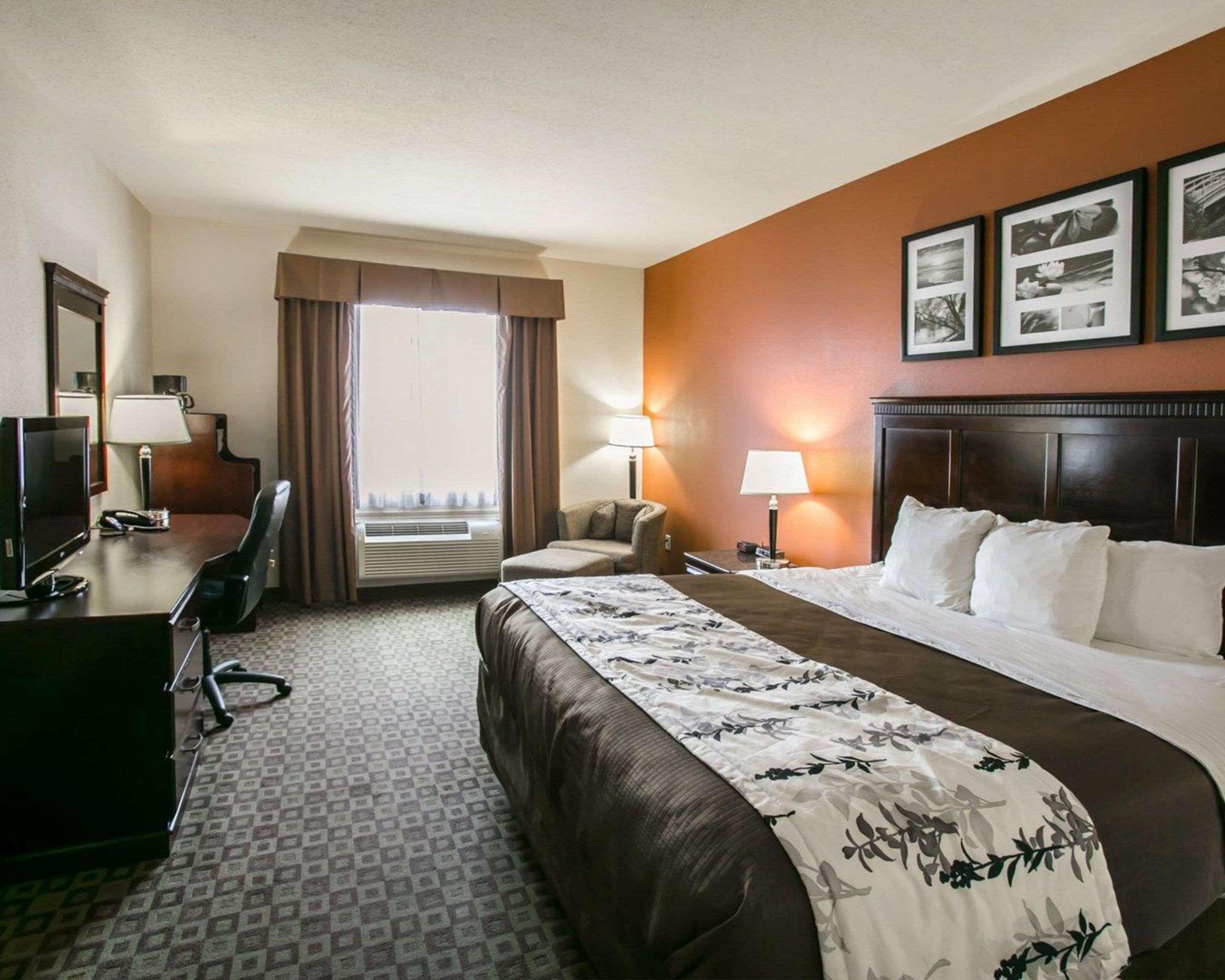 ROOM, KING BED