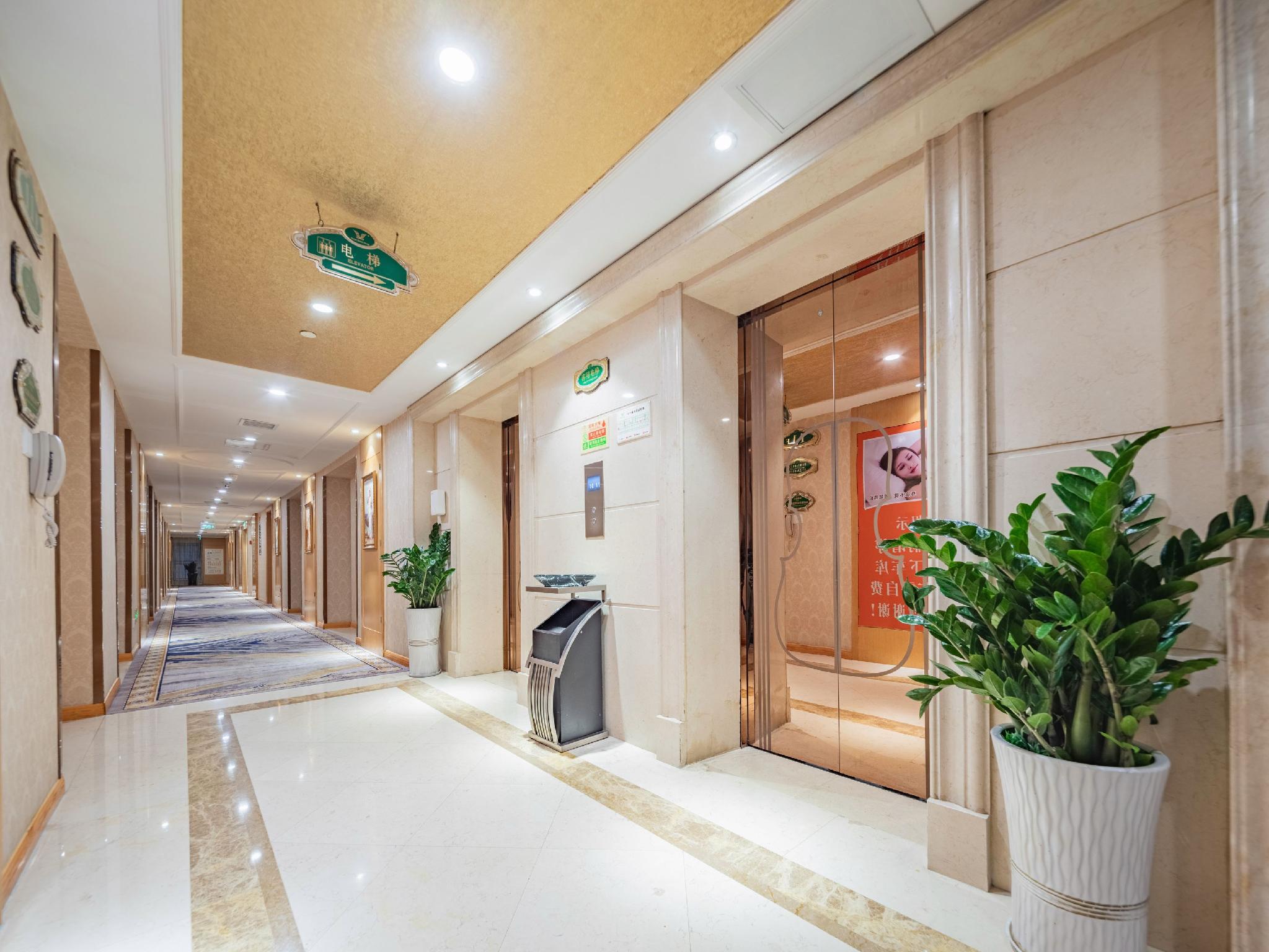 Vienna Hotel (Chengdu Dafeng Metro Station) 19/46