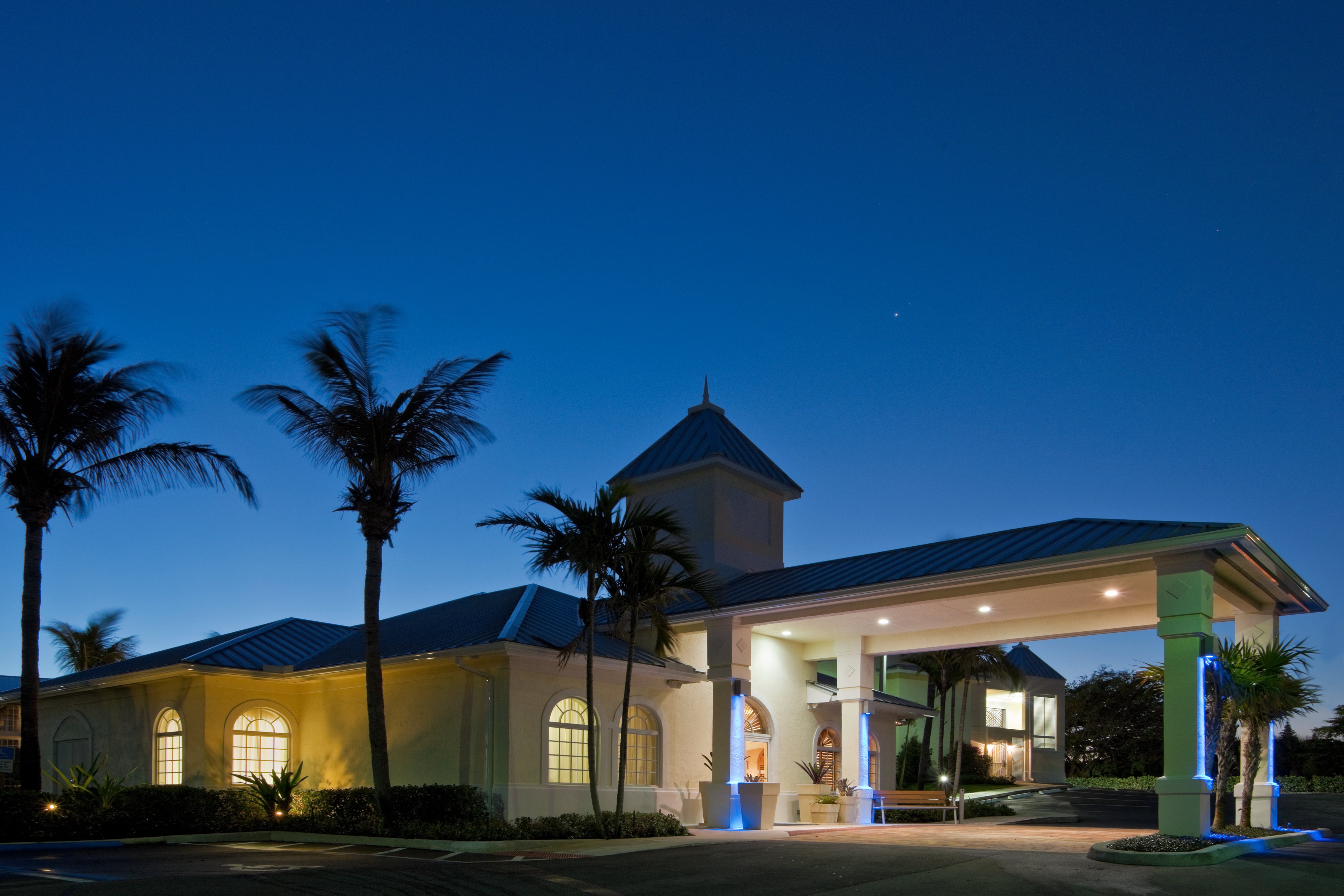 Holiday Inn Express North Palm Beach Oceanview 2/81