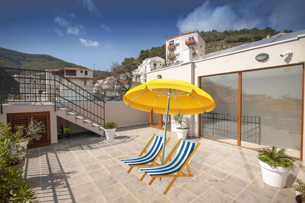HOTEL TWELVE by Aycon 53/58
