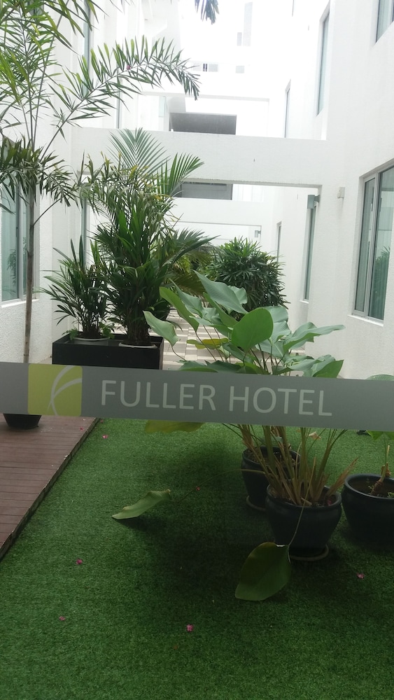 Fuller Hotel 28/32