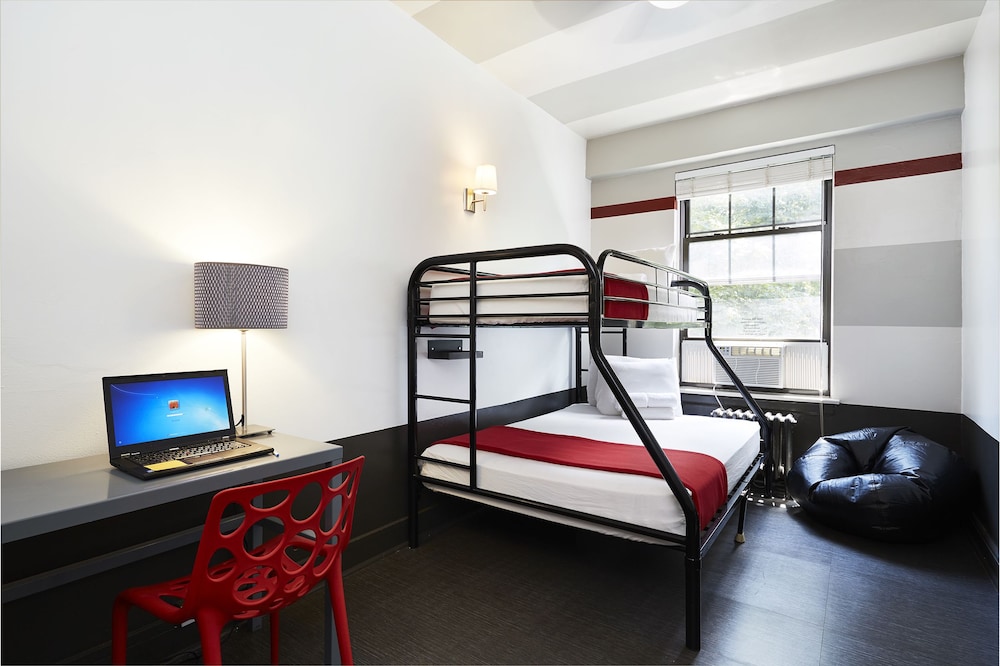 Chicago Getaway Hostel 26/50